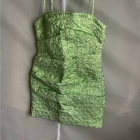 Sparkly apple green crinkled mini dress - Picture 6 of 6